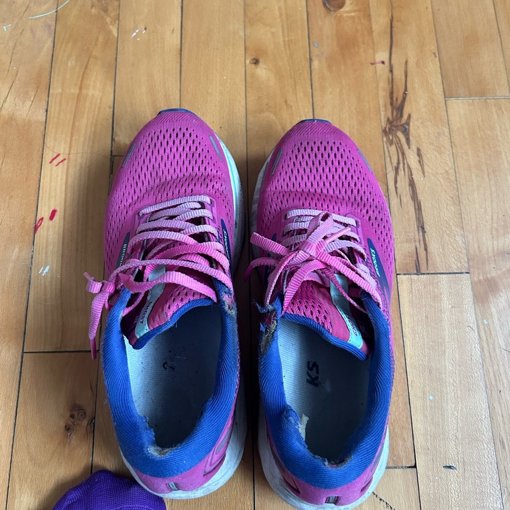 COPY - COPY - COPY - Brooks ghost 14 pink well worn broken in running sneakers …